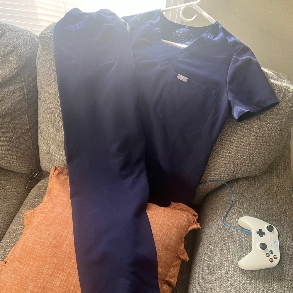 Navy Figs set. S top, XS/Tall pants